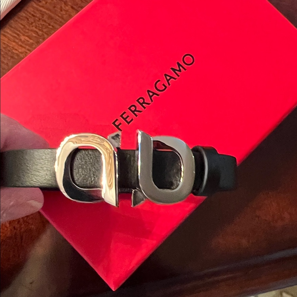 Salvatore Ferragamo Black Leather bracelet with Silver Accents NIB - Picture 4 of 13